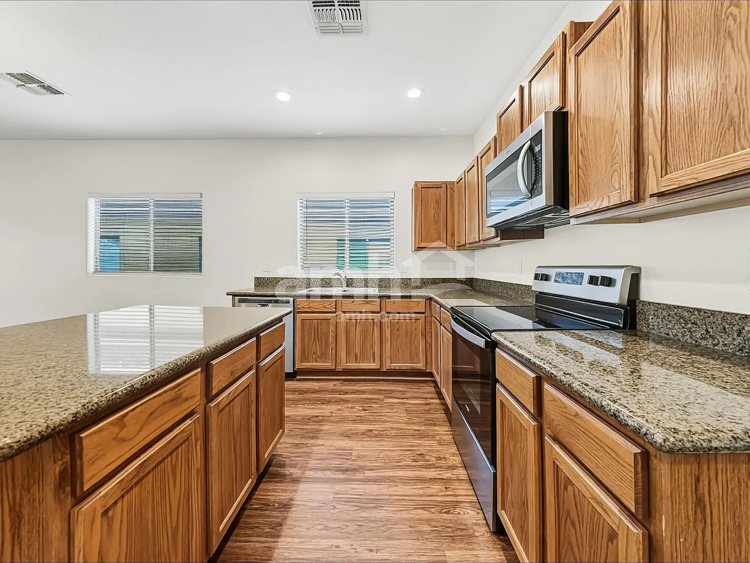 3 bed, 2.0 bath, 1853 sqft, $2,050 — Photo 2