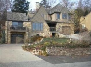 360 Lakeshore West St, Lake Quivira, KS 66217