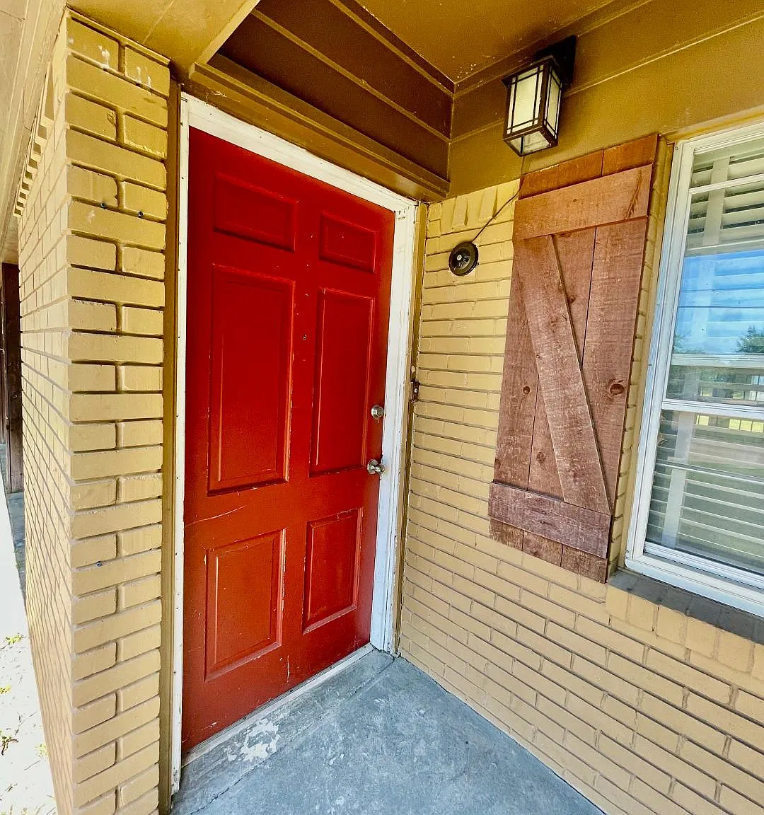 5 bed, 1992 sqft, $1,995 — Photo 2