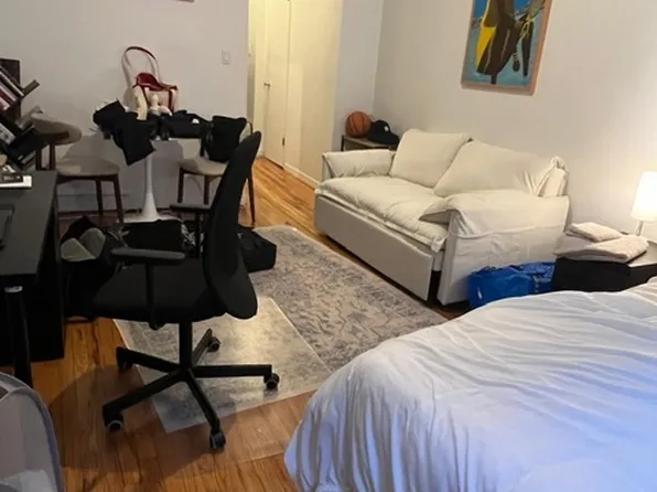 624 East 11th Street image 2 of 5