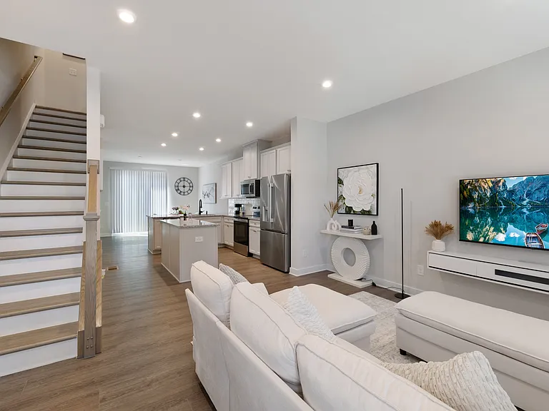4820 Chastain Ave — Photo 1