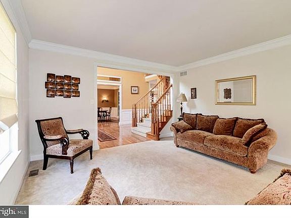 5th image of 103 Arbor Dr