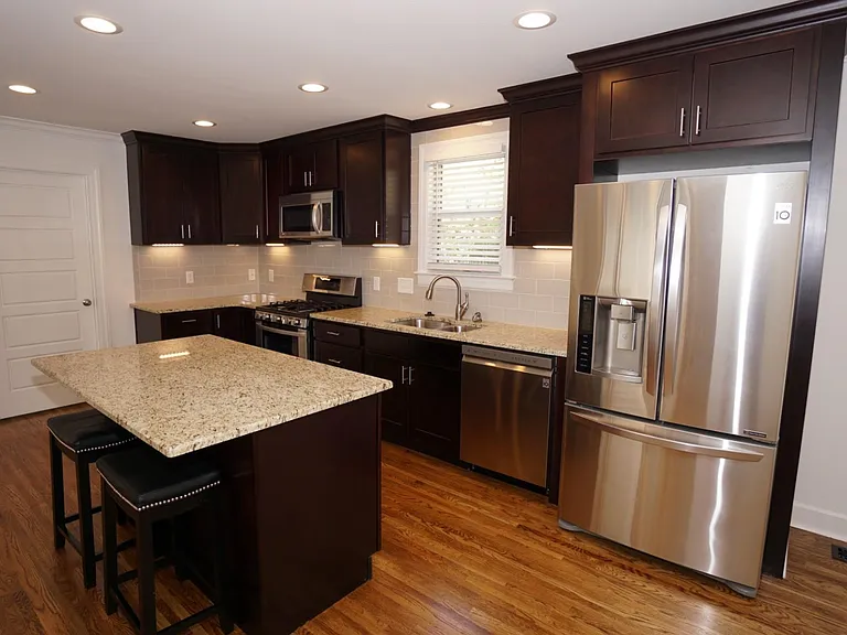 315 James Ave — Photo 9