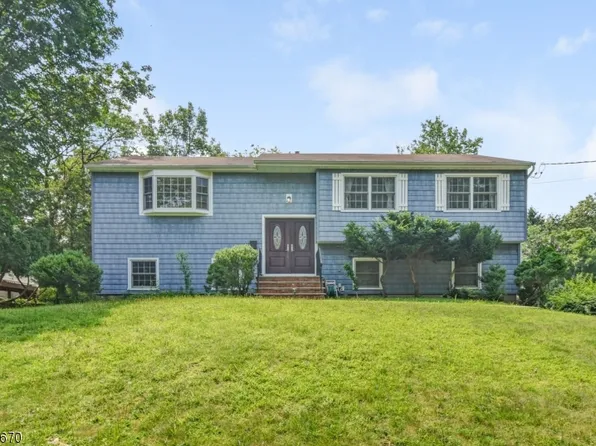 28 Bear Brook Ln, Livingston, NJ 07039