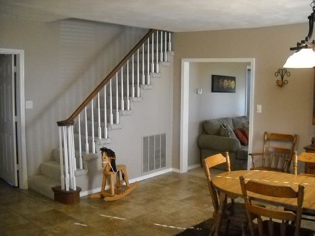 STAIRS/EATING AREA