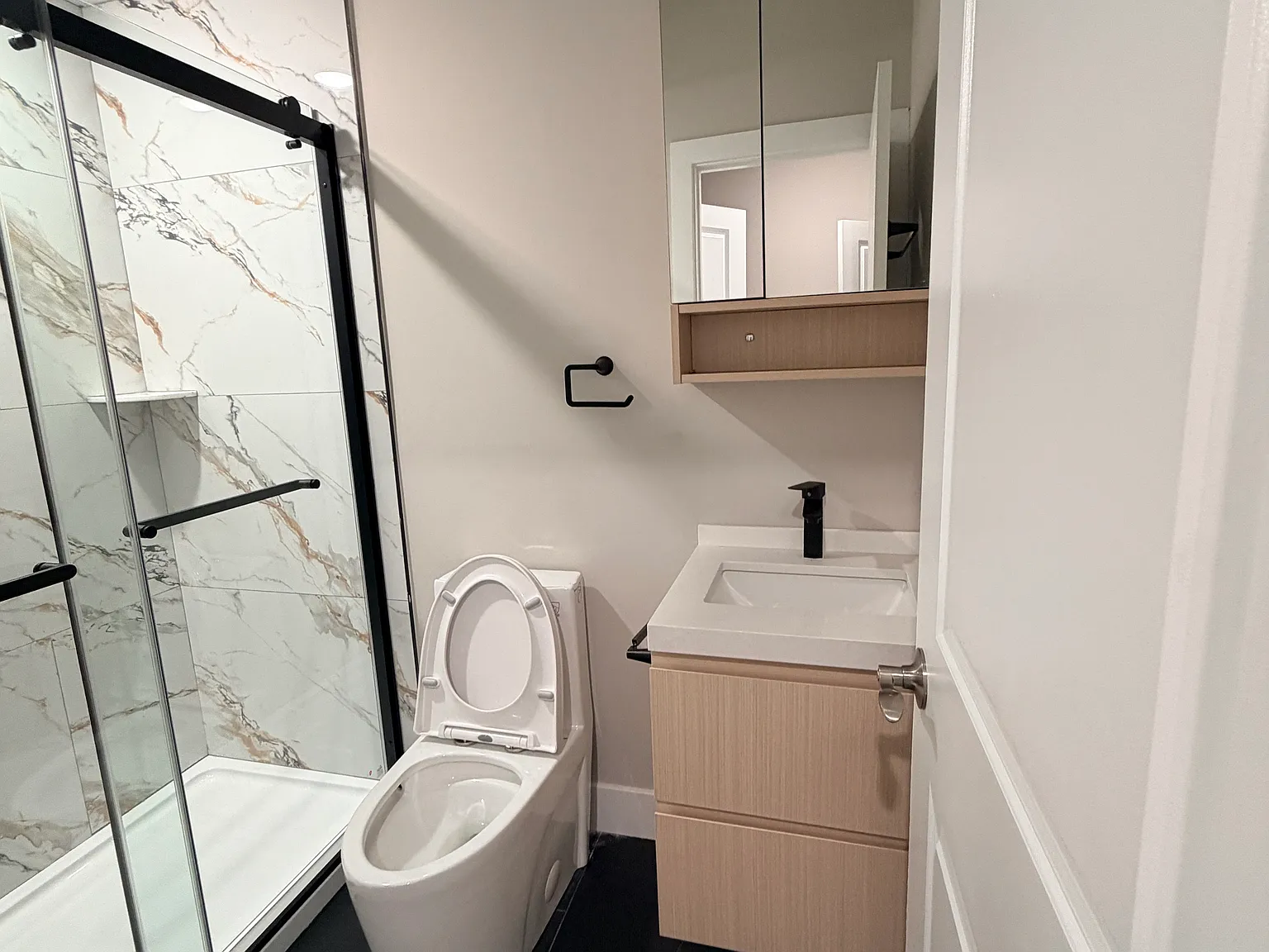 2 bed, 900 sqft, $1,800 — Photo 3