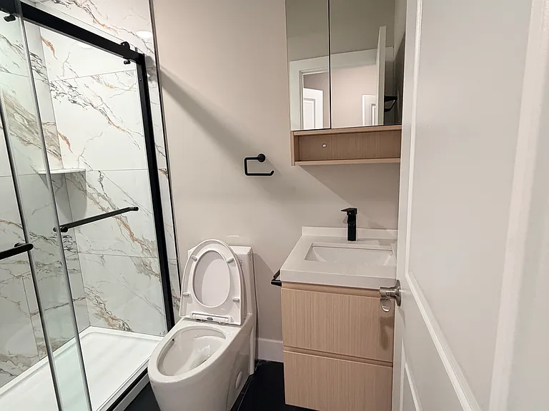 1015 N 45th St #3 — Photo 3