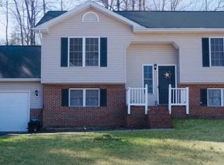 18 Myrtle Rd, Fredericksburg, VA 22405
