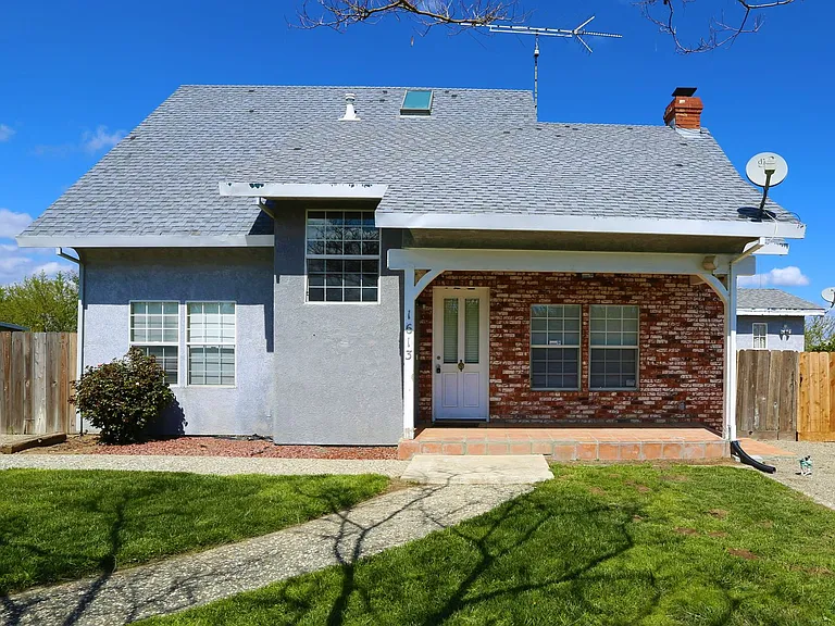 1613 Fig Ave #A — Photo 1