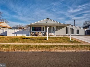 30 Garden Ln, Levittown, PA 19055