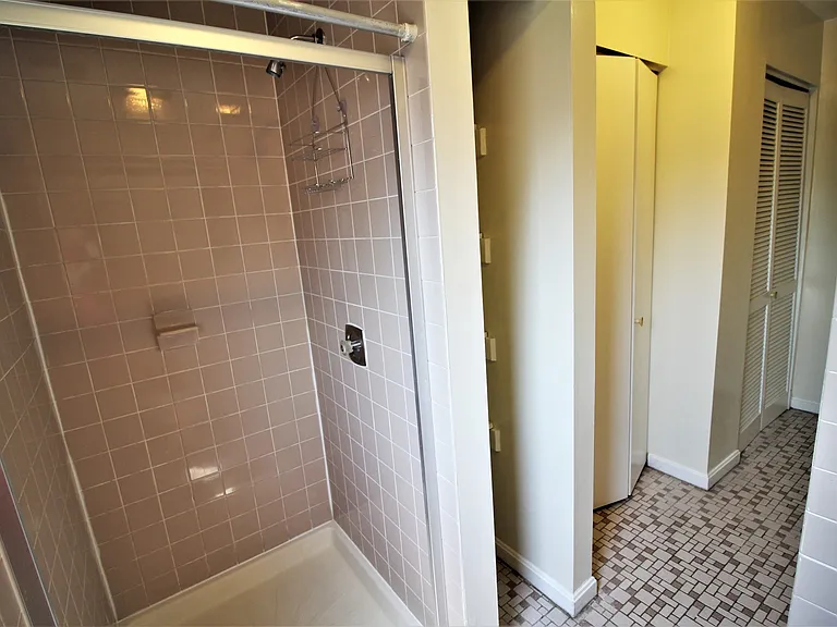 920 Saint Paul St — Photo 22