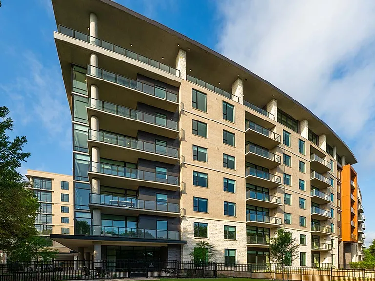 Encore Lakeside Building Exterior