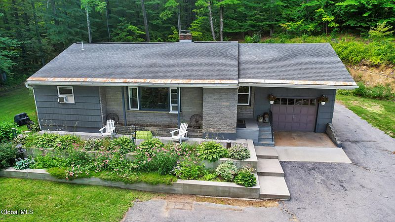4th image of 1333 Ridge Road