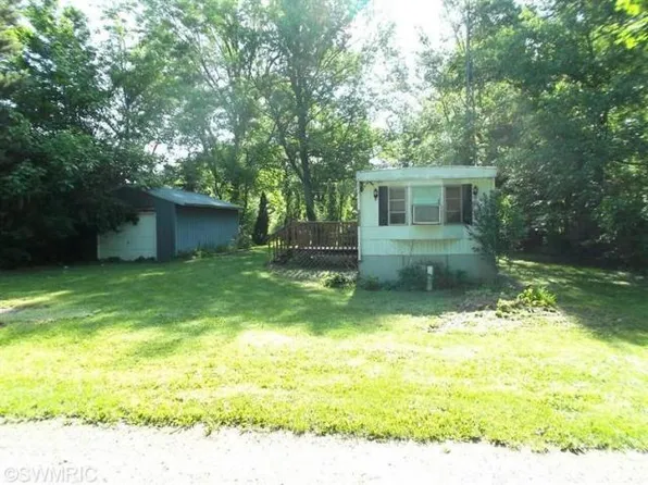 93533 Charles St, Dowagiac, MI 49047