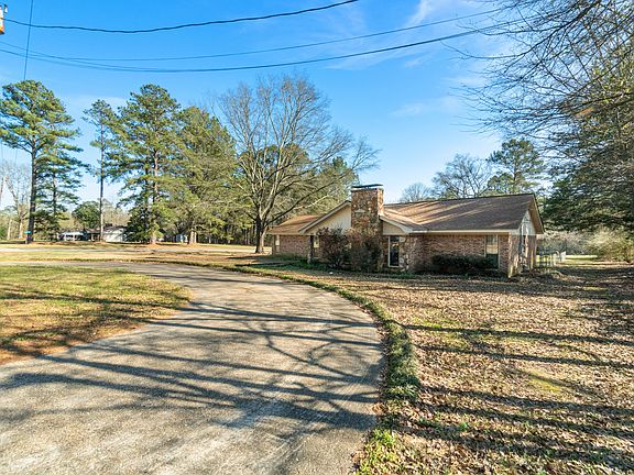 2nd image of 606 Jackson Rd