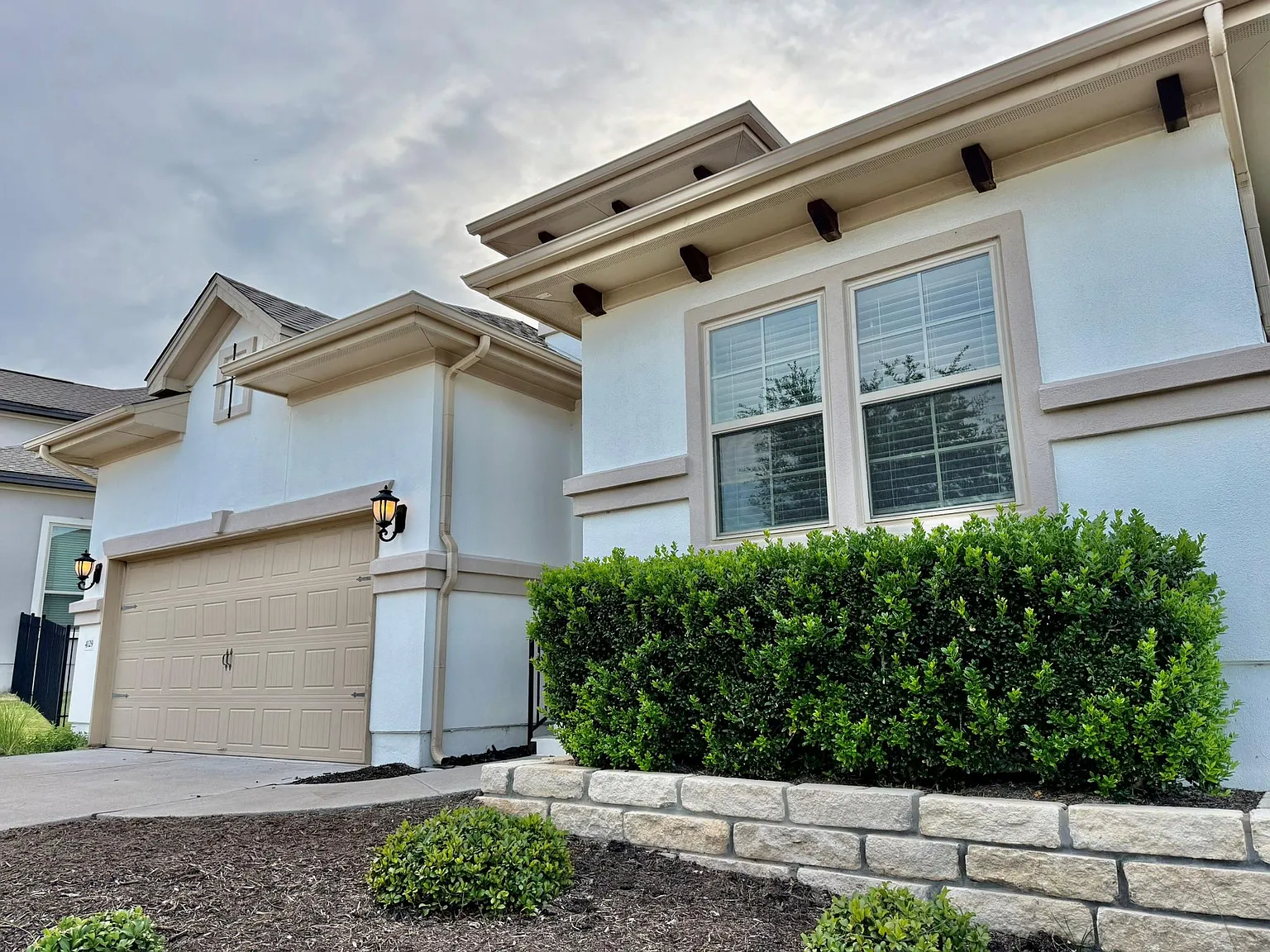 3 bed, 2.0 bath, 2016 sqft, $2,790 — Photo 3
