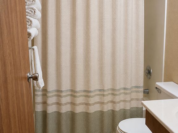2nd image of 667 W Kemp St #211