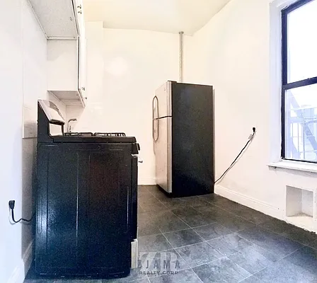 Rented by Zjama Realty Corp | media 16