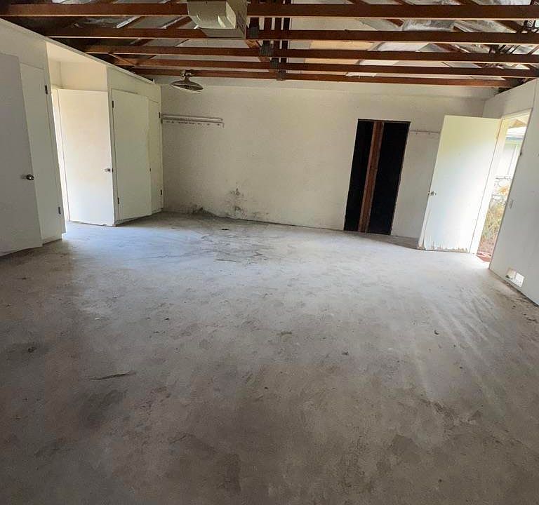 2nd image of 2829 Golfview Dr