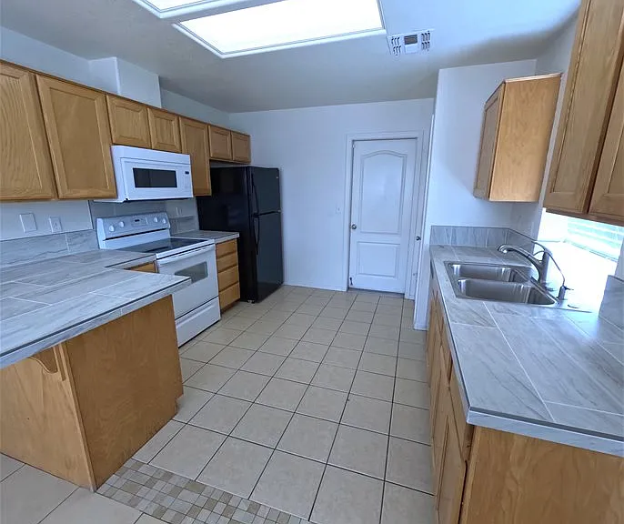 1675 E Segovia Way — Photo 6