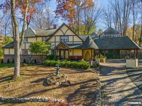 304 E Saddle River Rd, Upper Saddle River, NJ 07458
