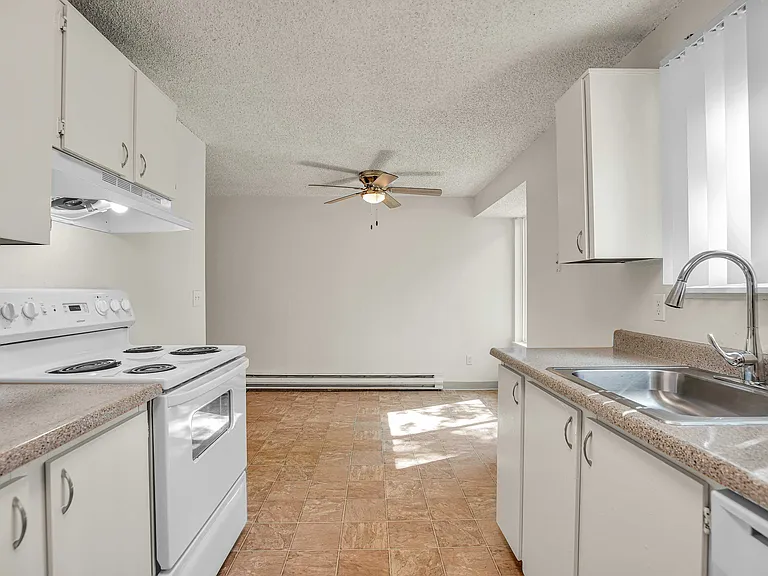 Riverview Apartments — Photo 12