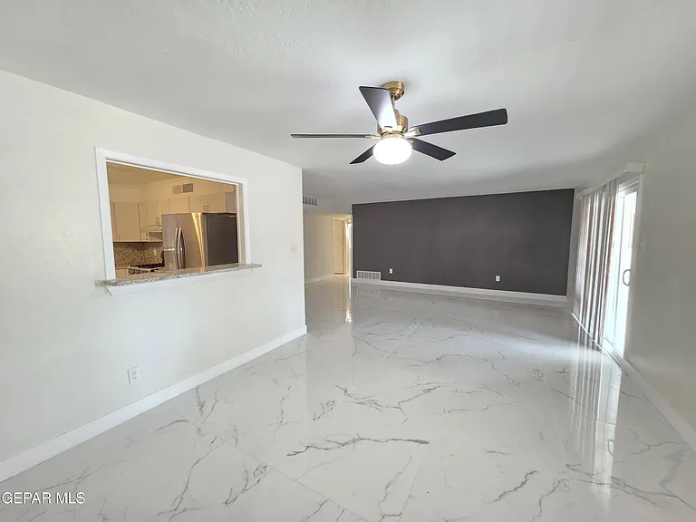 302 Quincy Ave — Photo 12
