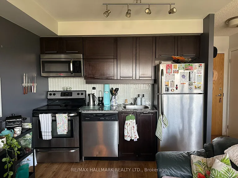 38 Joe Shuster Way W #709 — Photo 6