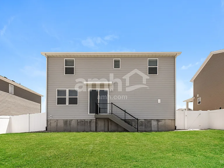 1332 W Mahogany St — Photo 17