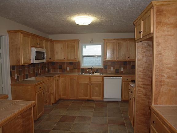 4th image of 2453 Bradley St
