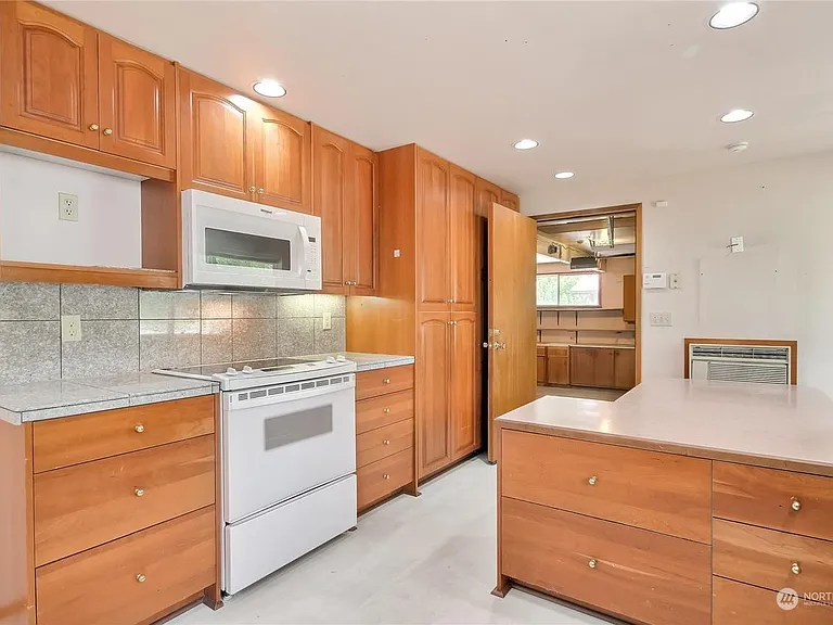 3527 Shattuck Ave S — Photo 9