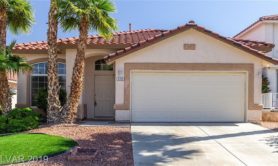 Lovely Henderson home minutes from shopping, restaurants and the District at Green Valley Ranch