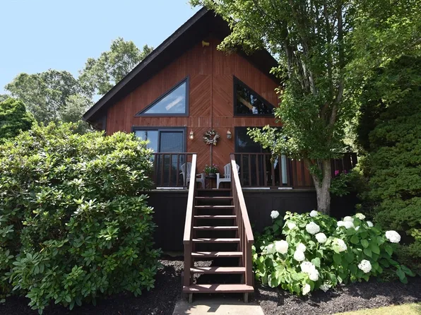127 Susie St, Somerset, MA 02726