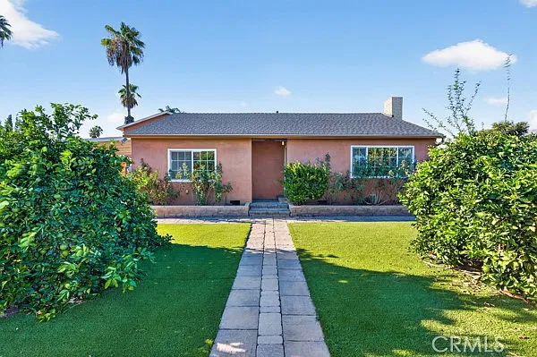 14949 Chatsworth Dr