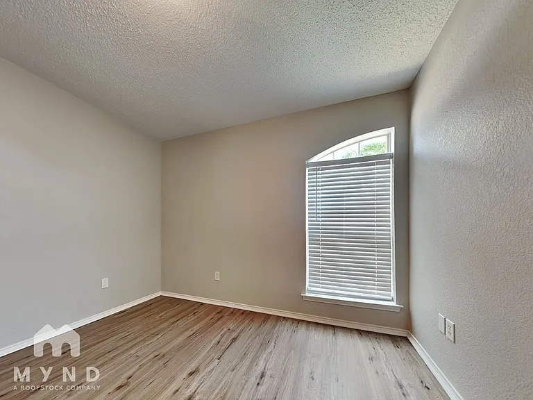 521 Denise St — Photo 21