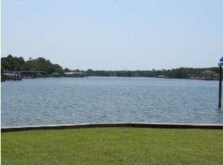 422 Pelham Rd, Fort Walton Beach, FL 32547