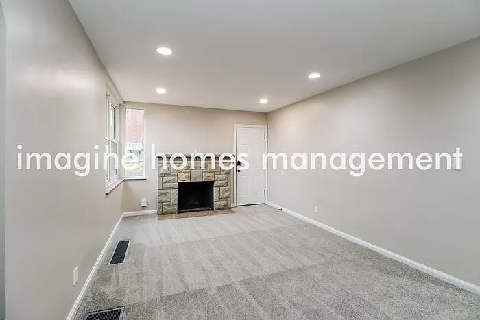 4 bed, 2.5 bath, 1402 sqft, $2,195 — Photo 2