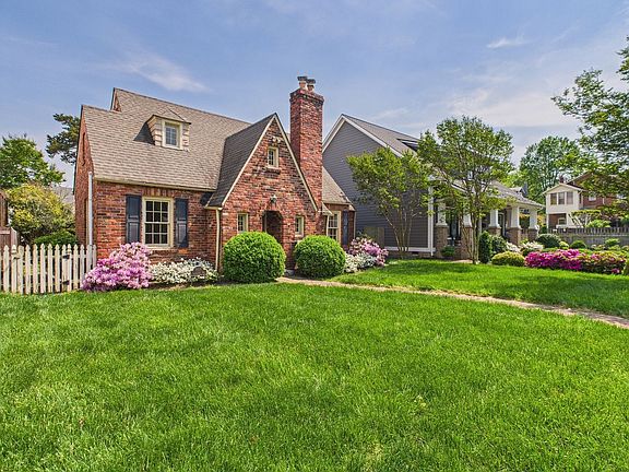 4th image of 307 Lexington Rd