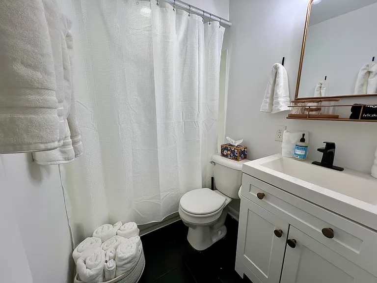 120 Mason Ave — Photo 5