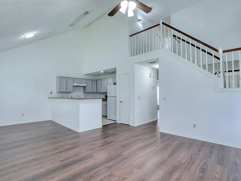 2931 Great Lakes Ave — Photo 17
