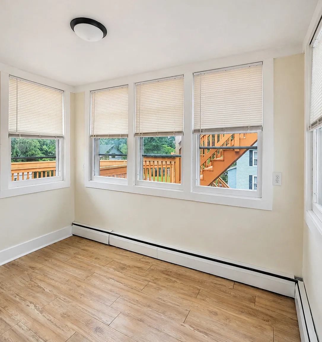 2 bed, 1.0 bath, 850 sqft, $1,600 — Photo 2