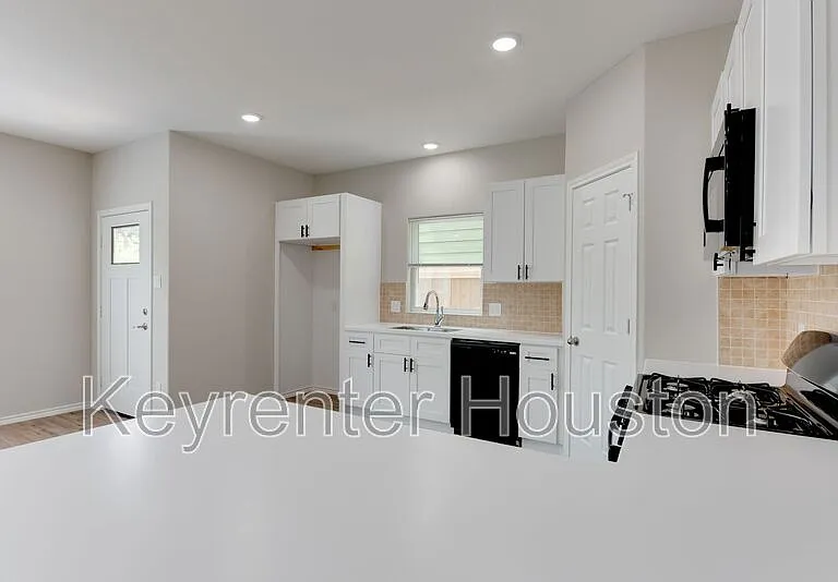 8203 Woodlyn Rd #C — Photo 43