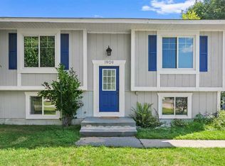 1909 Radcliff Rd, Traverse City, MI 49685