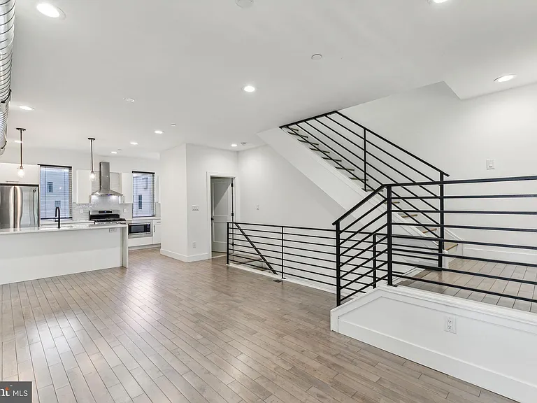 2835 Edgemont St — Photo 18