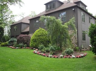 1340 Hudson Rd, Teaneck, NJ 07666