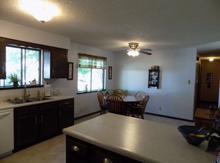 724 SW Morningside Rd, Topeka, KS 66606