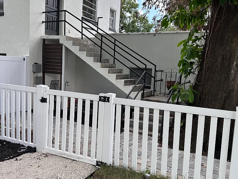 303 W Emma St #1/2 — Photo 1