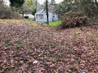 15838 NE Halsey St, Portland, OR 97230