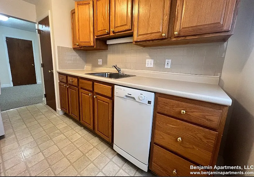 1 bed, 999 sqft, $2,100 — Photo 3
