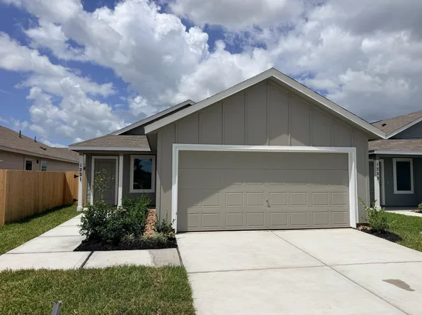 1221 Charlotte Way, Wharton, TX 77488